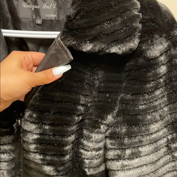 Faux feather Black velvet coat - Picture 5 of 6